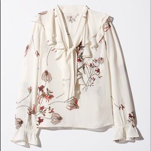 ARITZIA little moon floral blouse!